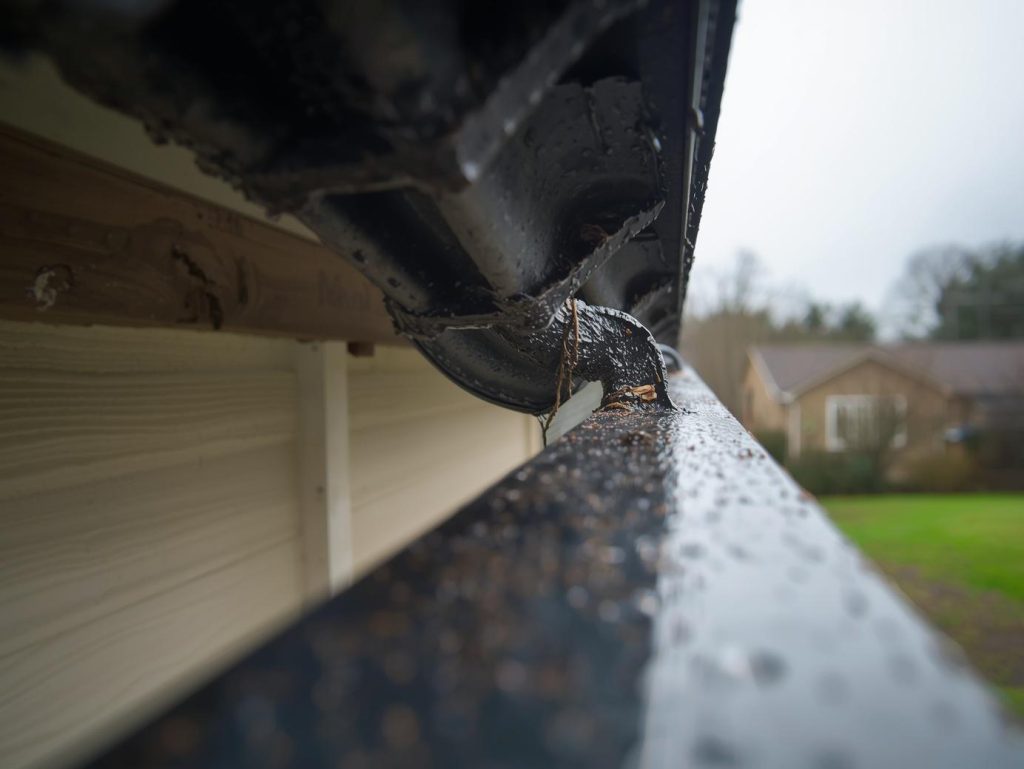 Smart Gutter Systems That Protect Plantation Homes from Moisture Damage